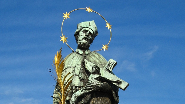 Nejslavnj socha sv. Jana Nepomuckho, v Praze na Karlov most