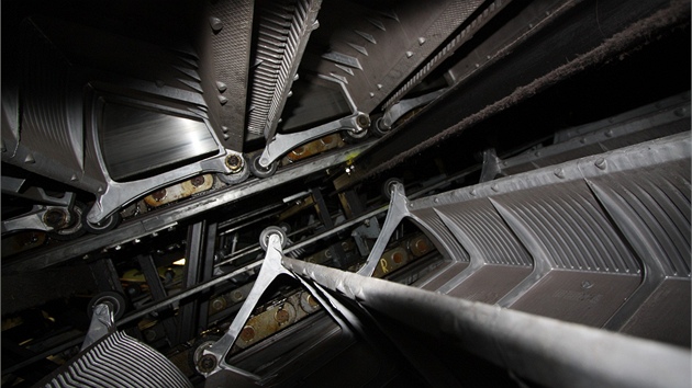 Na ta�n� �et�z p�ipevn�n� stupn� se pohybuj� dr�hov�m syst�mu.