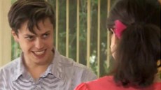 "To je moje parketa," nabízí svou pomoc s institucemi EU mladík z videa zoufalé