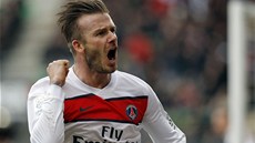 RADOST Z CIZÍHO ÚSP�CHU. David Beckham sice osobn� neskóroval, i tak ale jásá...
