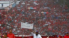 Nicolas Maduro promlouvá bhem pedvolební kampan ke svým píznivcm (2. dubna...