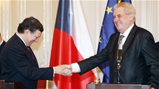 Prezident Milo� Zeman podepsal na Pra�ském hrad� evropský stabiliza�ní
