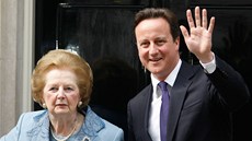 Bývalá britská premiérka Margaret Thatcherová se souasným premiérem Davidem