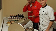POCHOUTKY OD MISTRA. Tenist�m v Astan� va�í Tomá� �erný, �éfkucha� restaurace