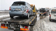 Na více ne� �ty�i hodiny zablokovala dopravní nehoda osmi aut ve st�edu 3.