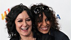 Sara Gilbertová a Linda Perry