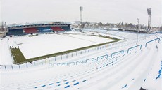 Ostravské Bazaly zahalila 1. dubna hustá pokrývka sn�hu, kv�li které byl zru�en