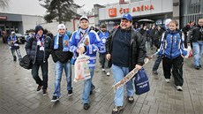 Pokladny zimního stadionu obléhaly od rána stovky hokejových fanouk. Ve...