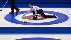 Skip �eského týmu Ji�í Snítil v duelu se �védskem.