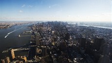 Výhled na jiní Manhattan ze 100. patra mrakodrapu One World Trade Center