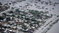 Argentinskou oblast La Plata zasáhly rozsáhlé záplavy. Nejmén 46 lidí u