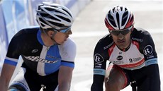 KDO M TO PEDJÍDÍ? Sep Vanmarcke (vlevo) se ohlíí na Fabiana Cancellaru,