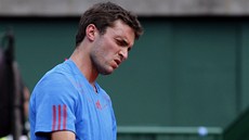 Francouzský tenista Gilles Simon se mraí. patn zahrál výmnu v rozhodujícím