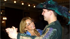 Reprezenta�ní ples m�sta Náchoda (21.2.2004), tan�í Zde�ka Horníková.