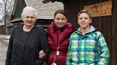 Jolana Voldánová se synem Vojtou a její teta Vra Ducheková