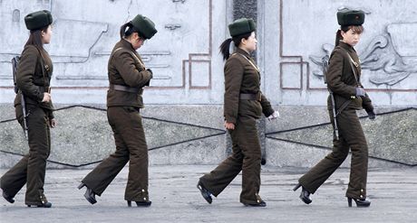 Severokorejské vojaky na hranicích s ínou (11. bezna 2013)
