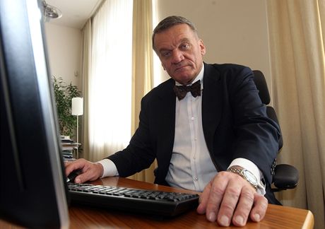 Praský primátor Bohuslav Svoboda odpovídá tenám iDNES.cz v on-line