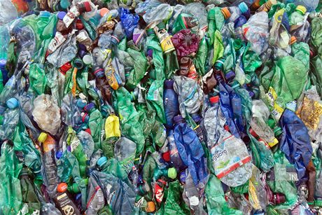 Za kilogram plast, odevzdaných v pytlích, obdrí obyvatelé Turnova slevu na poplatcích za odpady ve výi 1,5 koruny. (ilustraní snímek)