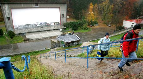 Letní kino v Jihlav. Pochlubit se me nejvtím promítacím plátnem své doby....