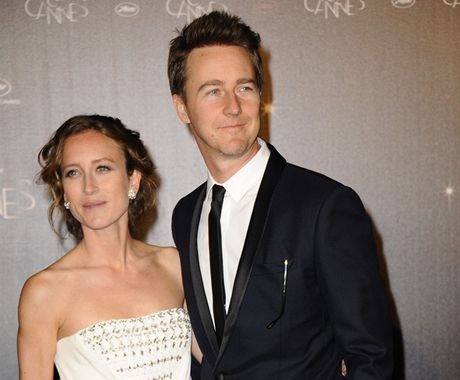 Edward Norton se svou snoubenkou Shaunou Robertsovou.