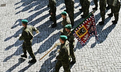 Slavnostní nástup a slib student prvního roníku Vyí odborné vojenské koly