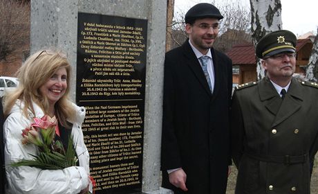 V Tricch na Olomoucku odhalili pomnk obtem holocaustu a zrove i