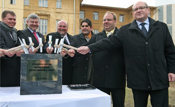 Zahájení stavby nového pavilonu Slezské nemocnice v dubnu 2013.