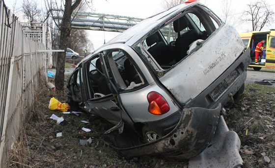 Ve Fiatu Multipla zahynuli dva mui, tetí utrpl stedn tká zranní. (11.