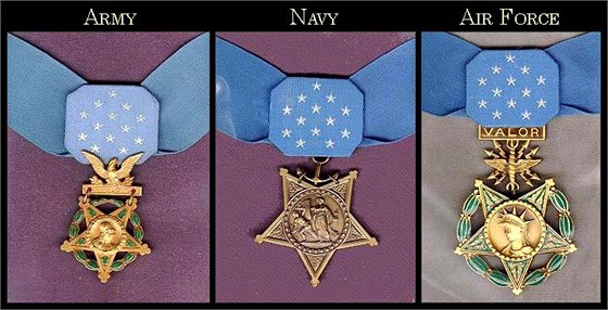 Medaile cti, nejvyí americké vojenské vyznamenání. Zleva v provedení pro