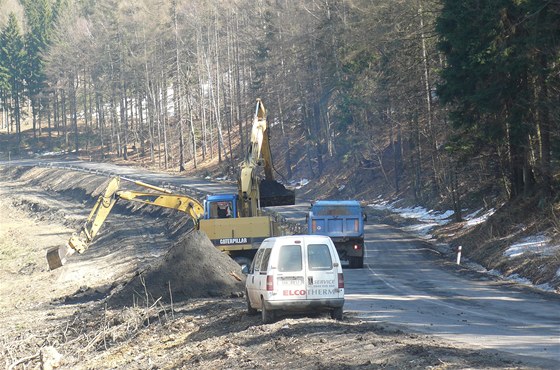 Prsmyk na Pasách se opravuje, objíky na Broumovsko vedou pes Jetichov.