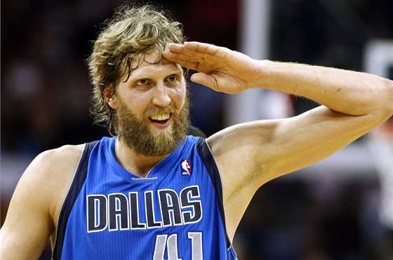 A IJU. Dirk Nowitzki jako sedmnáctý hrá v historii NBA pekonal hranici 25