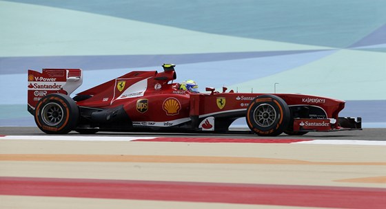 Felipe Massa pi tréninku na Velkou cenu Bahrajnu