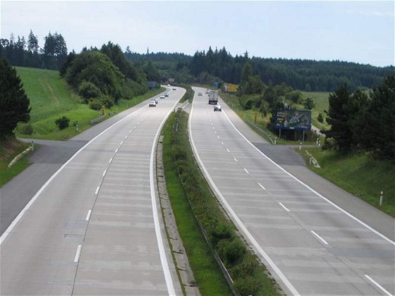 Autorem slova dálnice je tehdejí zamstnanec Velitelství Stavby dálnic Karel Chmel.