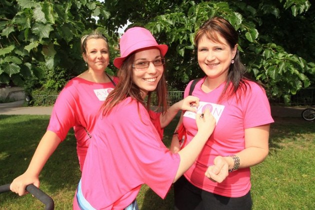 Růžový pochod proti rakovině prsu