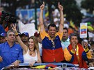 Opoziní pedák Henrique Capriles burcuje davy (10. dubna 2013)
