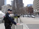 Policisté steí prázdné ulice Bostonu (19. dubna 2012)