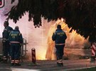 Plynai zasahují v Jeremenkov ulici v Praze 4. Masivní únik plynu tam ochromil