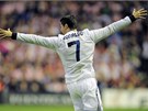 Útoník Cristiano Ronaldo z Realu Madrid se raduje z gólu.