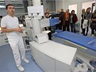 Primá Pavel Stodlka ve zlínské klinice Gemini ukazuje nový operaní sál.