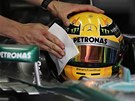 Lewis Hamilton z Mercedesu bhem tréninku na Velkou cenu Bahrajnu.