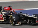Kimi Räikkönen z Lotusu pi tréninku na Velkou cenu Bahrajnu.