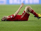 BOLESTNÝ KLEB. Na trávníku trpí Thomas Müller z Bayernu Mnichov.