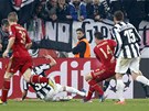 GÓL NA 2:0. Claudio Pizarro (druhý zprava) v nastavení zvyuje náskok Bayernu