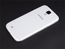 Samsung Galaxy S 4 ve svtlé barevné variant White Frost, pohled zezadu