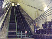 První eskalátorový tunel jednolodní "stanice metra" postavené v letech