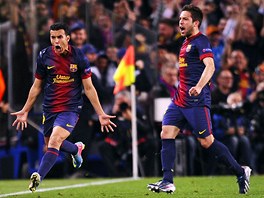 VYROVNN. tonk Pedro z Barcelony (vlevo) prv vyrovnal proti PSG na 1:1.