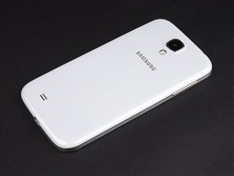 Samsung Galaxy S 4 ve světlé barevné variantě White Frost, pohled zezadu