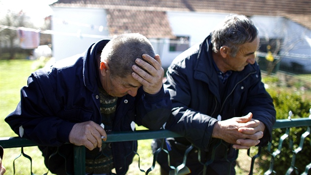 Obyvatel vesnice Velika Ivana, kde edestilet Ljubica Bogdanovi postlel 13 lid a pak zbra obrtil proti sob (10. bezna 2013)