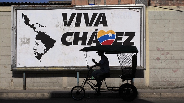 Viva Chvez. Billboard k poct bvalho venezuelskho prezidenta v Havan (12. dubna 2013)