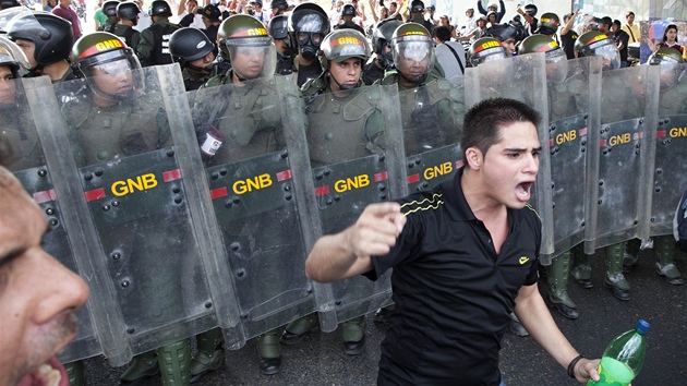 Po ohlen oficilnch vsledk voleb vypukly ve Venezuele srie nsilnch protest proti zvolen Nicolase Madura (15. dubna 2013).